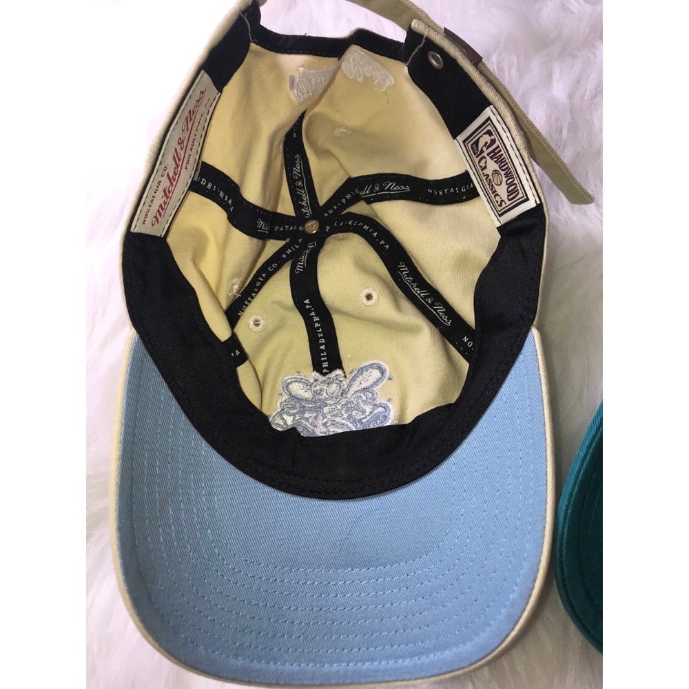 TWO HORNETS HATS - Picture 6 of 7